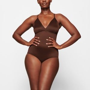 🤎SKIMS BARELY THERE BODYSUIT IN COCOA L